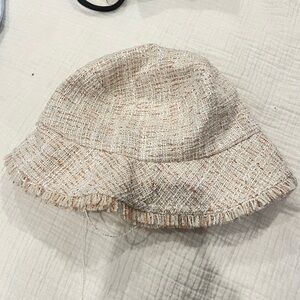 Stylish Tweed Bucket Hat